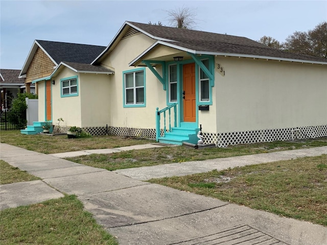 view of front facade with a front lawn