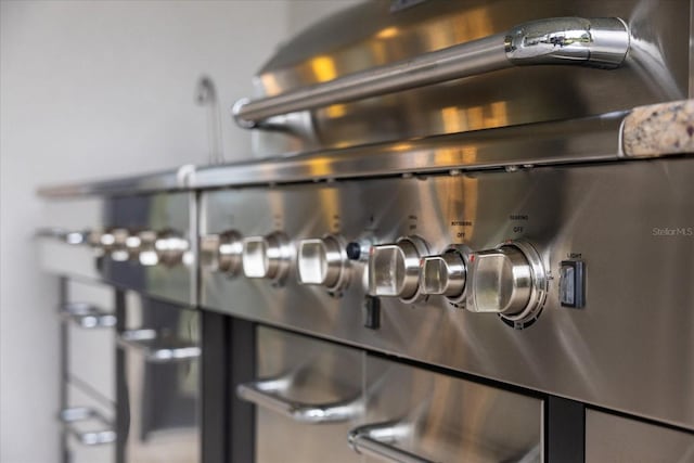 room details with stainless steel range