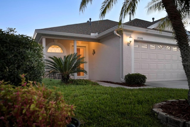 view of front of home featuring a front yard and a garage