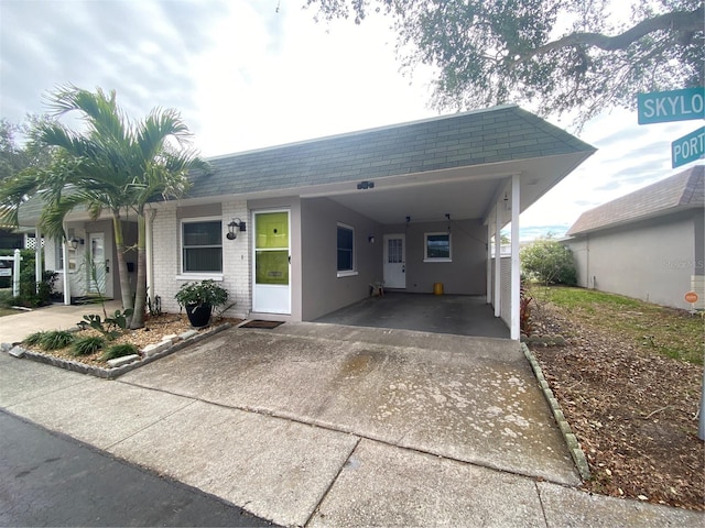 view of front facade with a carport