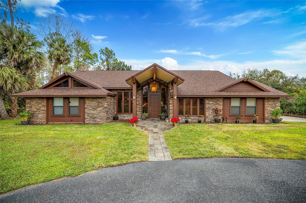 view of front of home with a front lawn