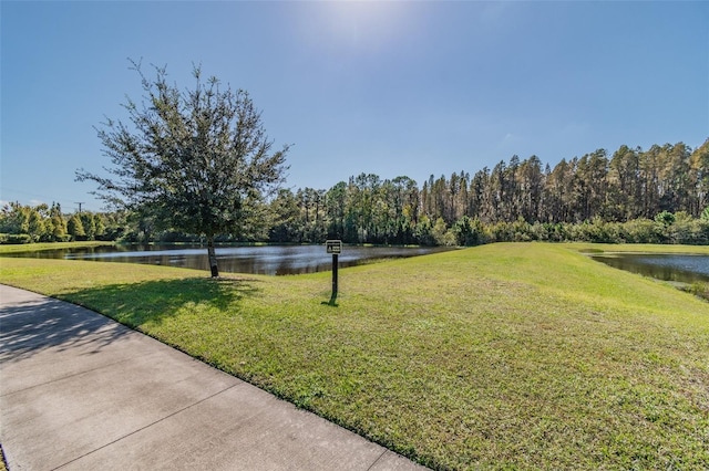 view of yard featuring a water view