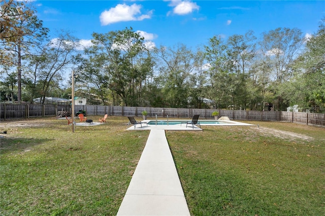 view of yard featuring a fenced in pool