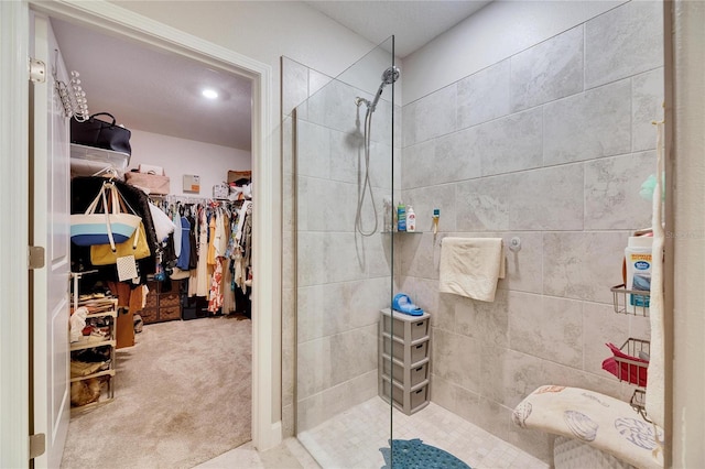 bathroom featuring tiled shower