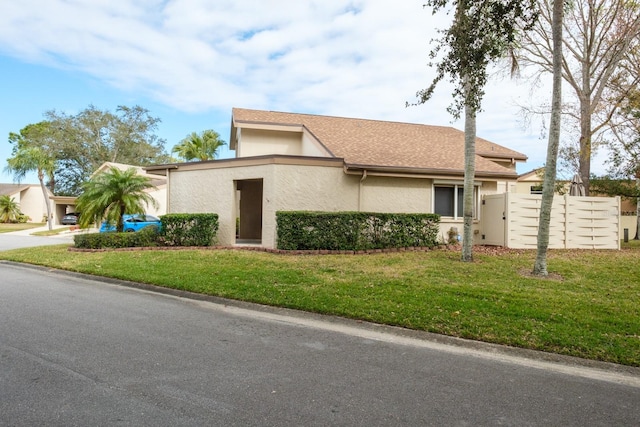 view of front of property with a front yard