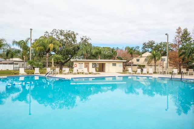 view of swimming pool