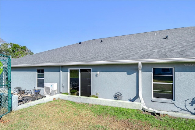 back of house featuring a yard