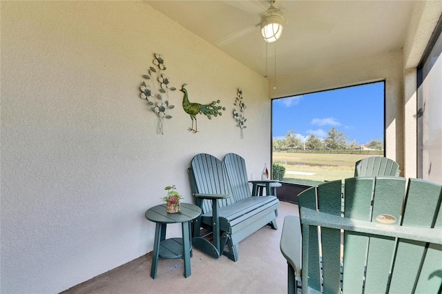 sunroom with ceiling fan