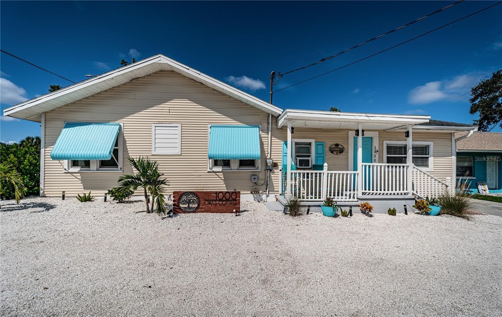 1000 Oak St, Dunedin, FL 34698 - view of front of property featuring a porch