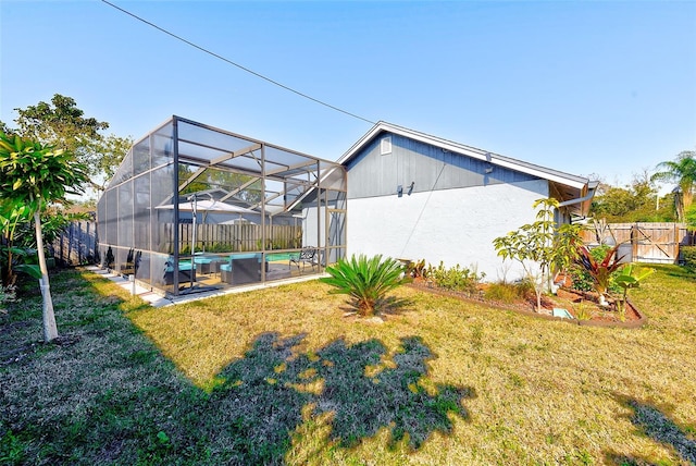 view of yard featuring a lanai