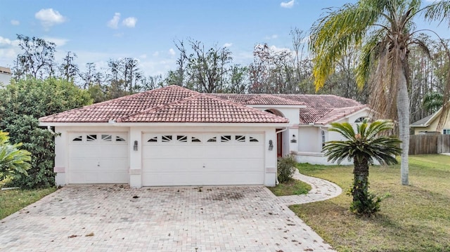 view of front of house featuring a garage and a front yard