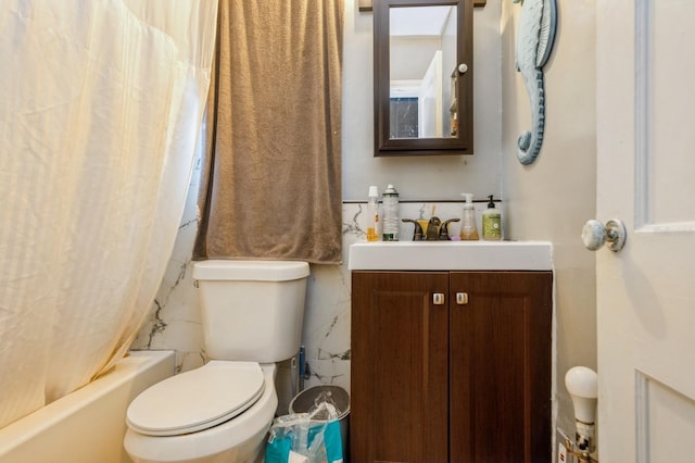 full bathroom featuring toilet, shower / bathtub combination with curtain, and vanity