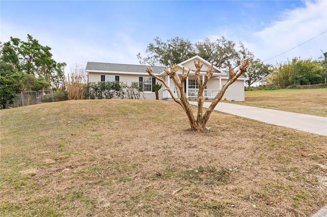 single story home featuring a front lawn