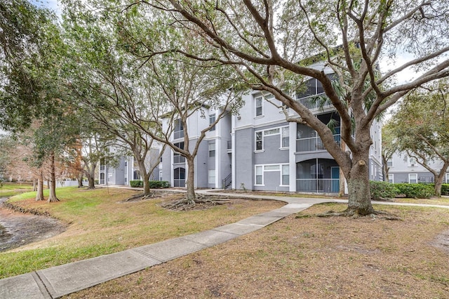 view of front of home with a front lawn