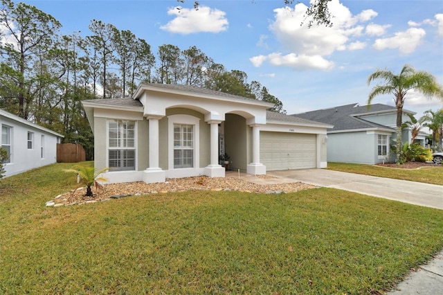 view of front of house featuring a garage and a front yard