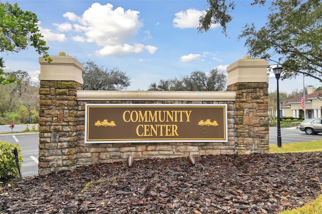 view of community / neighborhood sign