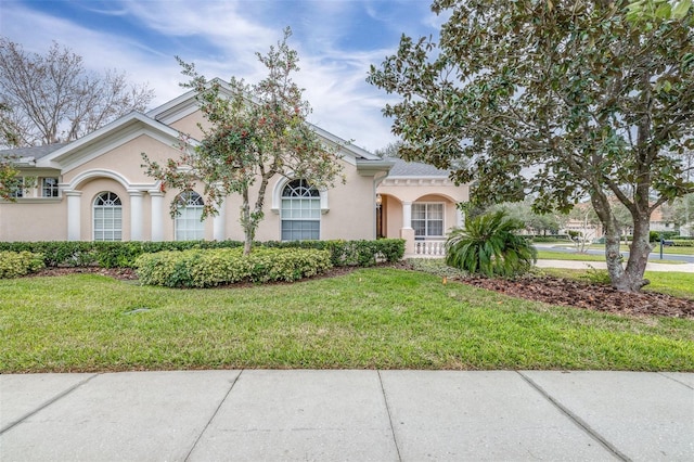 view of front of house featuring a front yard