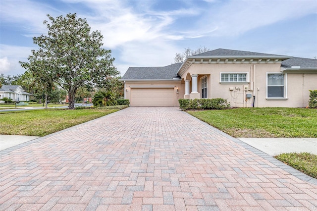 view of front of home featuring a front yard and a garage