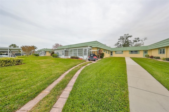 ranch-style house featuring a front lawn