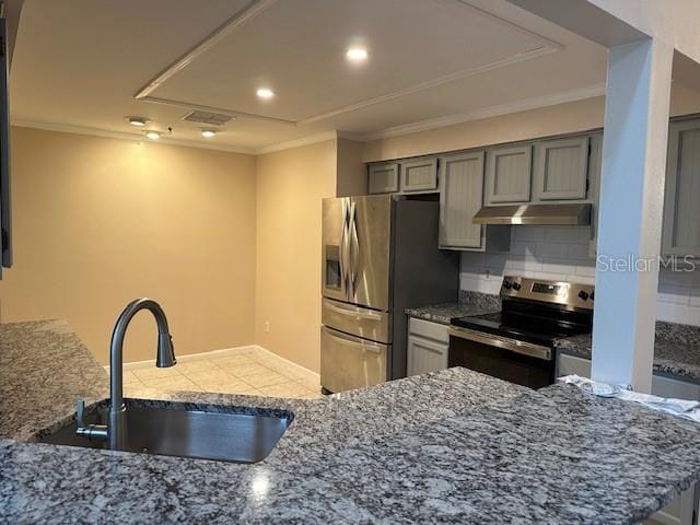 kitchen with tasteful backsplash, crown molding, gray cabinetry, appliances with stainless steel finishes, and sink