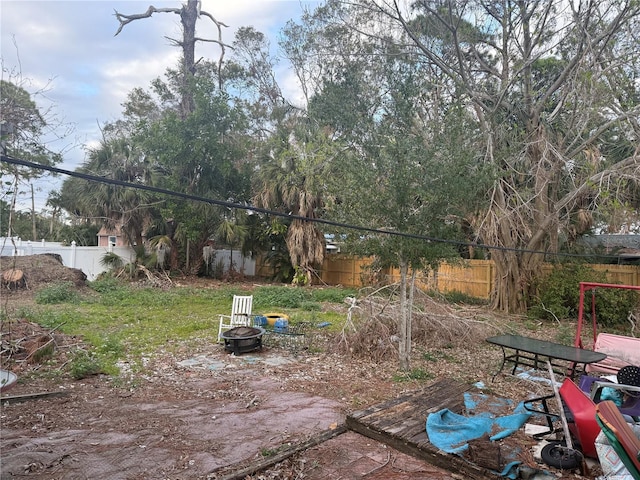 view of yard featuring a fire pit