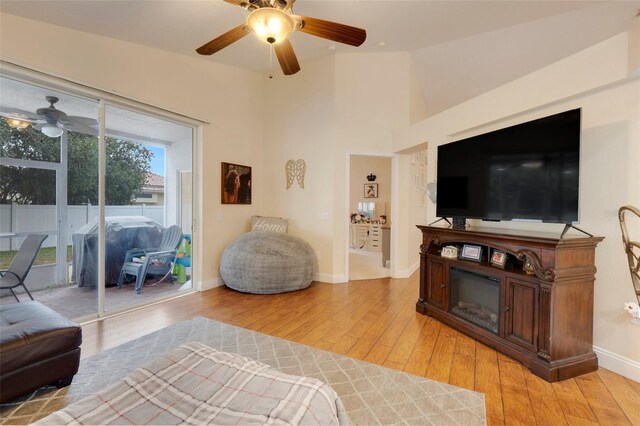 4605 Lisette Cir, Brooksville, FL 34604 - living area featuring a ceiling fan, light wood-style floors, and baseboards