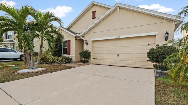 view of front facade featuring a garage