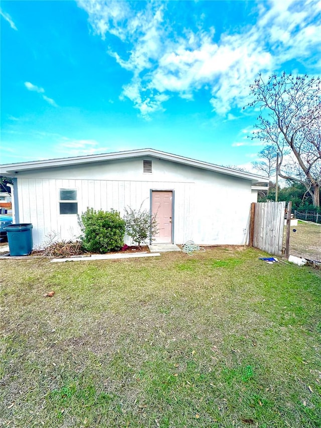 view of outdoor structure featuring a yard