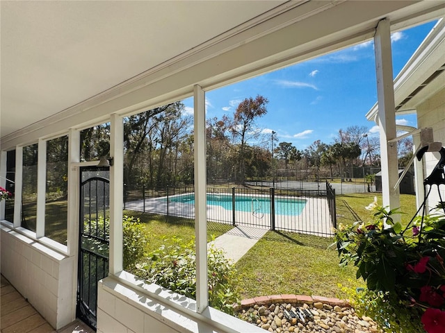 view of swimming pool featuring a yard