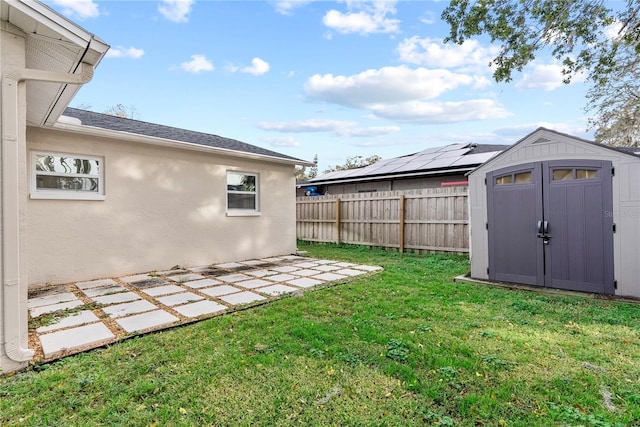 view of yard with a storage unit