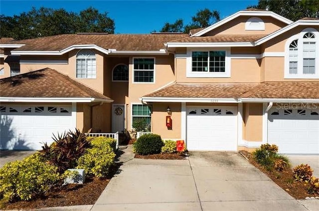 view of front facade featuring a garage