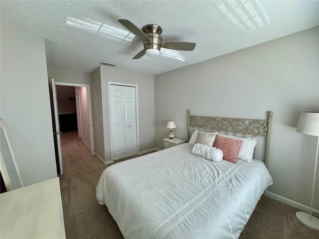 bedroom featuring a textured ceiling, ceiling fan, carpet, and a closet