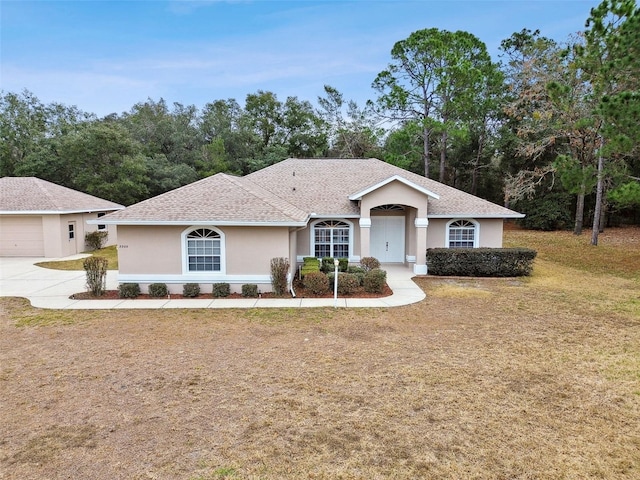 ranch-style home featuring a front lawn