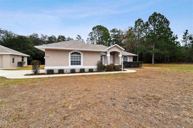 ranch-style house featuring a front lawn