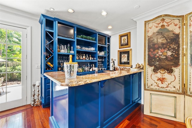 bar with ornamental molding, indoor wet bar, dark wood-style flooring, and recessed lighting