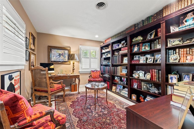 sitting room featuring visible vents and baseboards