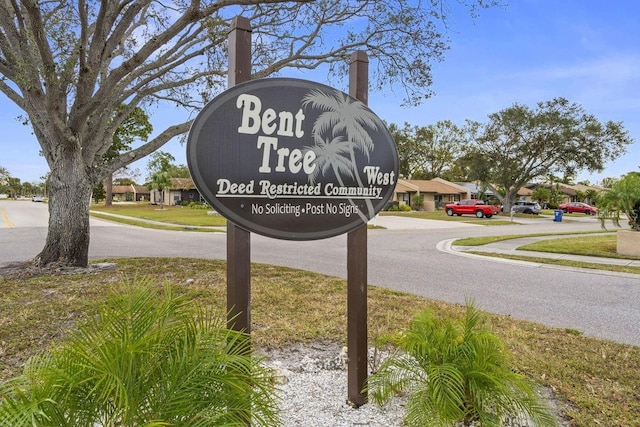 view of community / neighborhood sign