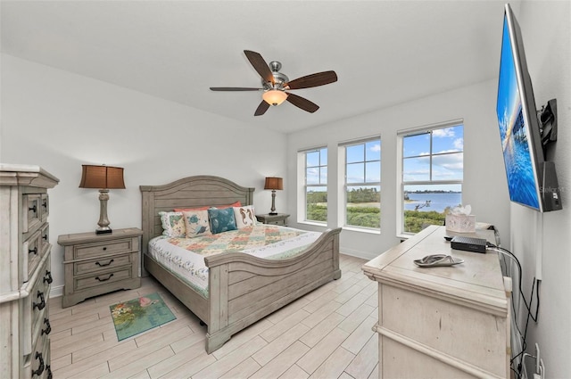 bedroom featuring ceiling fan