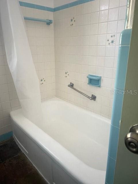 full bathroom featuring shower / bath combo with shower curtain