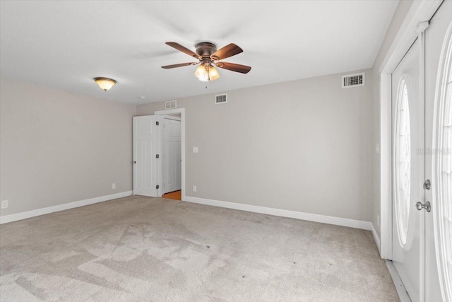 carpeted empty room featuring ceiling fan