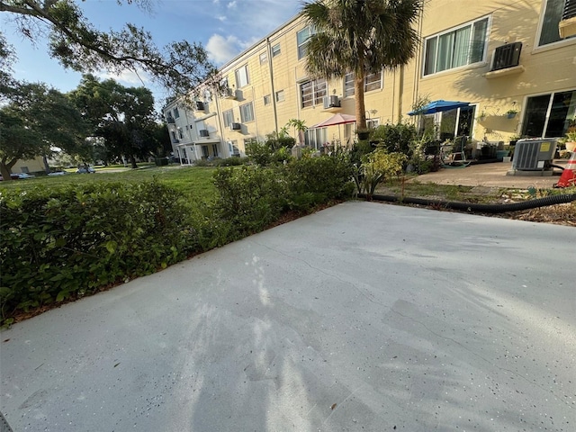 2258 World Parkway Blvd W Unit 8, Clearwater, FL 33763 - view of patio / terrace