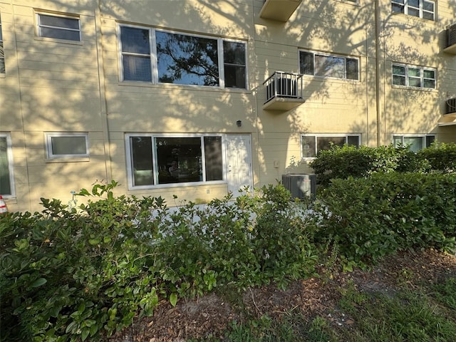 2258 World Parkway Blvd W Unit 8, Clearwater, FL 33763 - view of side of home featuring central air condition unit