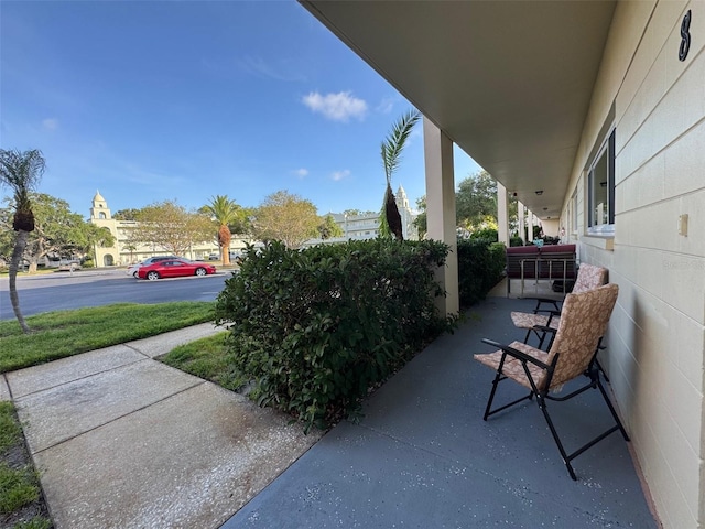 2258 World Parkway Blvd W Unit 8, Clearwater, FL 33763 - view of patio