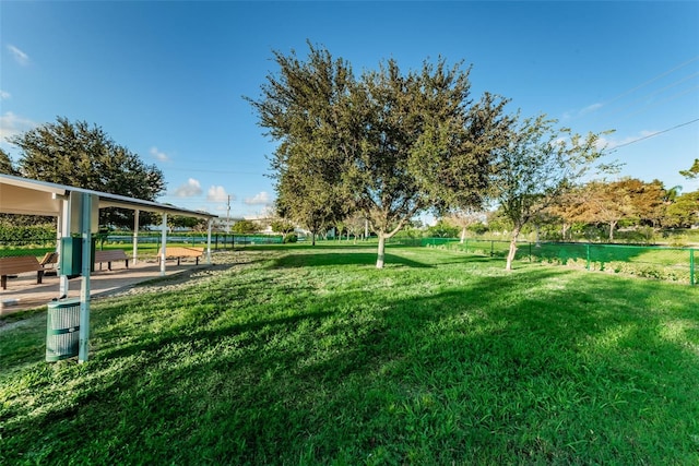2258 World Parkway Blvd W Unit 8, Clearwater, FL 33763 - view of yard