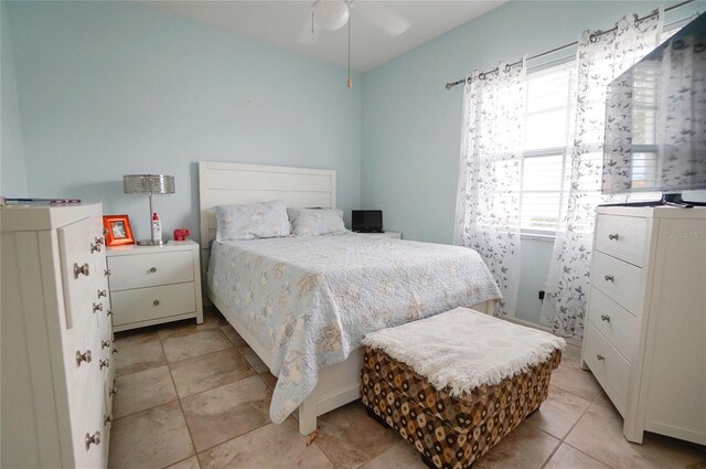 bedroom with ceiling fan