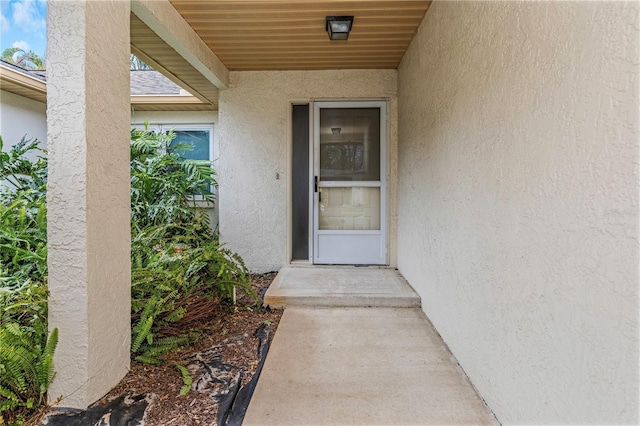 property entrance with stucco siding