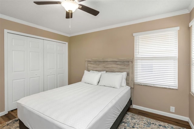 bedroom with ceiling fan, a closet, dark wood-type flooring, and ornamental molding