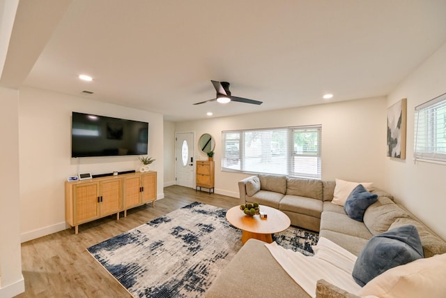 living area featuring light wood finished floors, recessed lighting, and baseboards