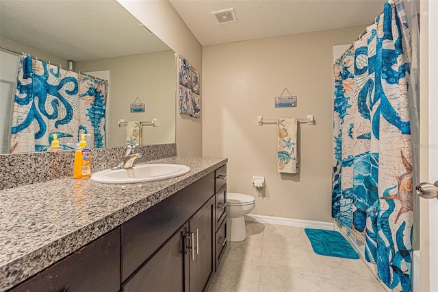 bathroom with toilet, vanity, a shower with curtain, and a textured ceiling