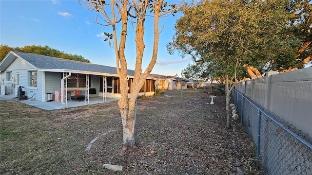 view of yard featuring a patio